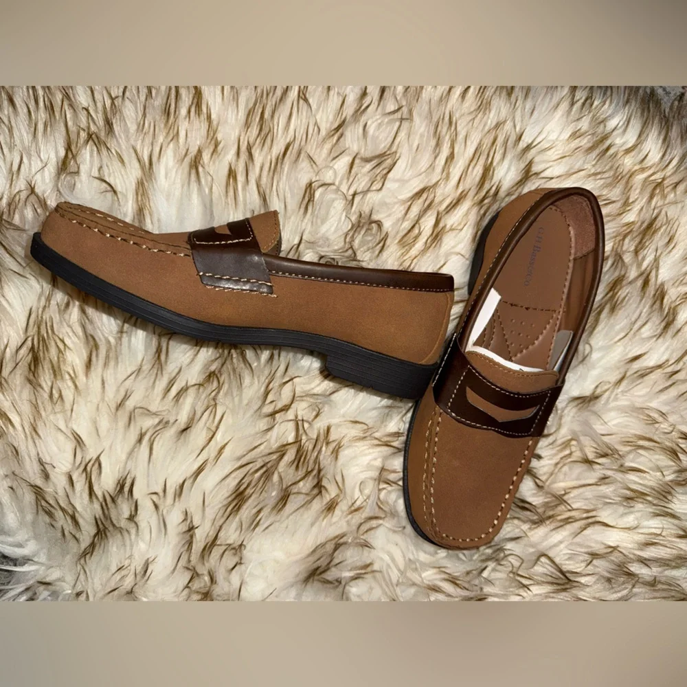 G.H. Bass & Co. Boys Tan and Brown Loafers NWOT